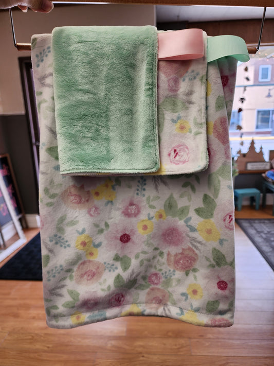 Floral Minky Blanket, snuggle baby