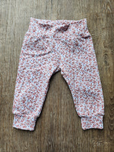 Load image into Gallery viewer, Tiny Flower Leggings
