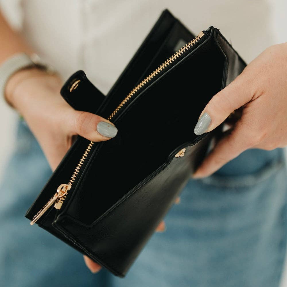Essentials Carryall Wallet: Cream