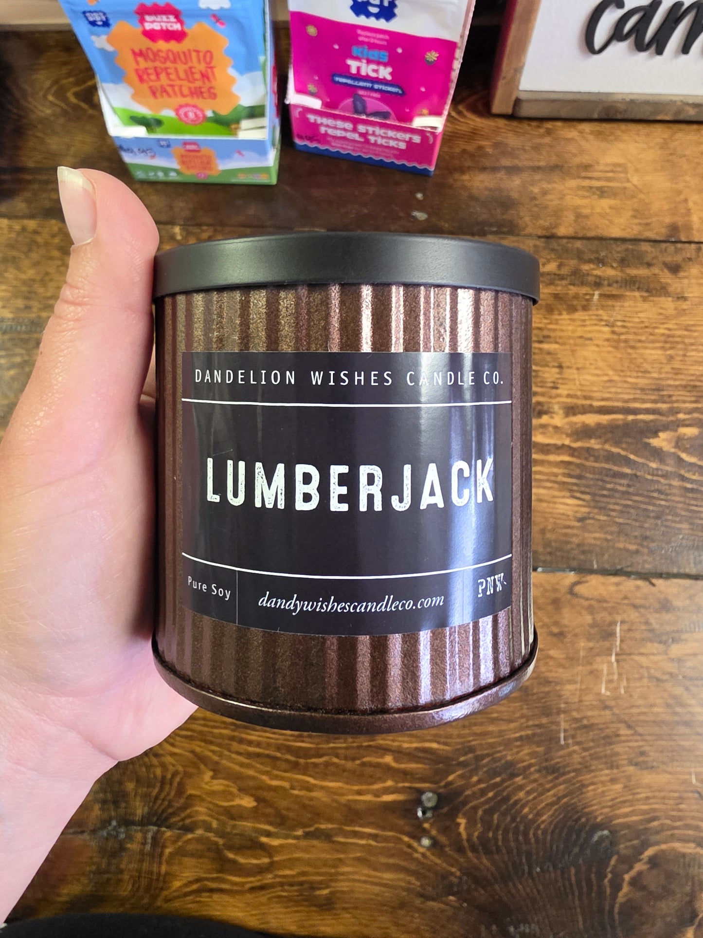 Lumberjack - Spicy and warm with masculine undertones of musk oak and a touch of smoke.