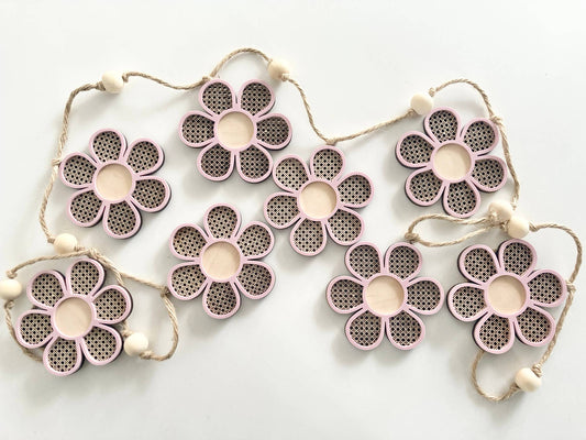 Rattan Daisy Garland